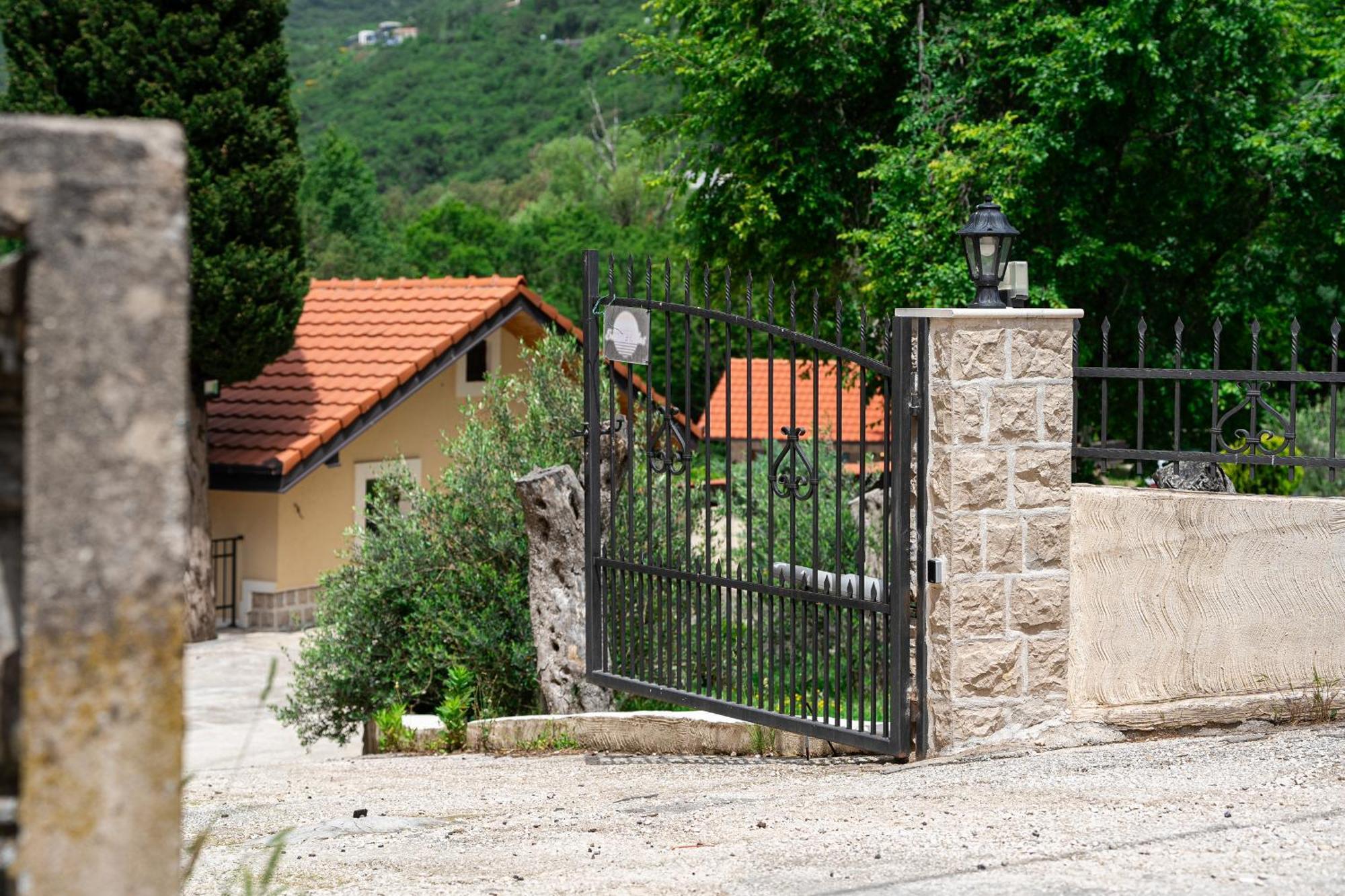 Sunset & Sunrise Villas In Stanisici-Two Villas With Common Pool Budva Ngoại thất bức ảnh
