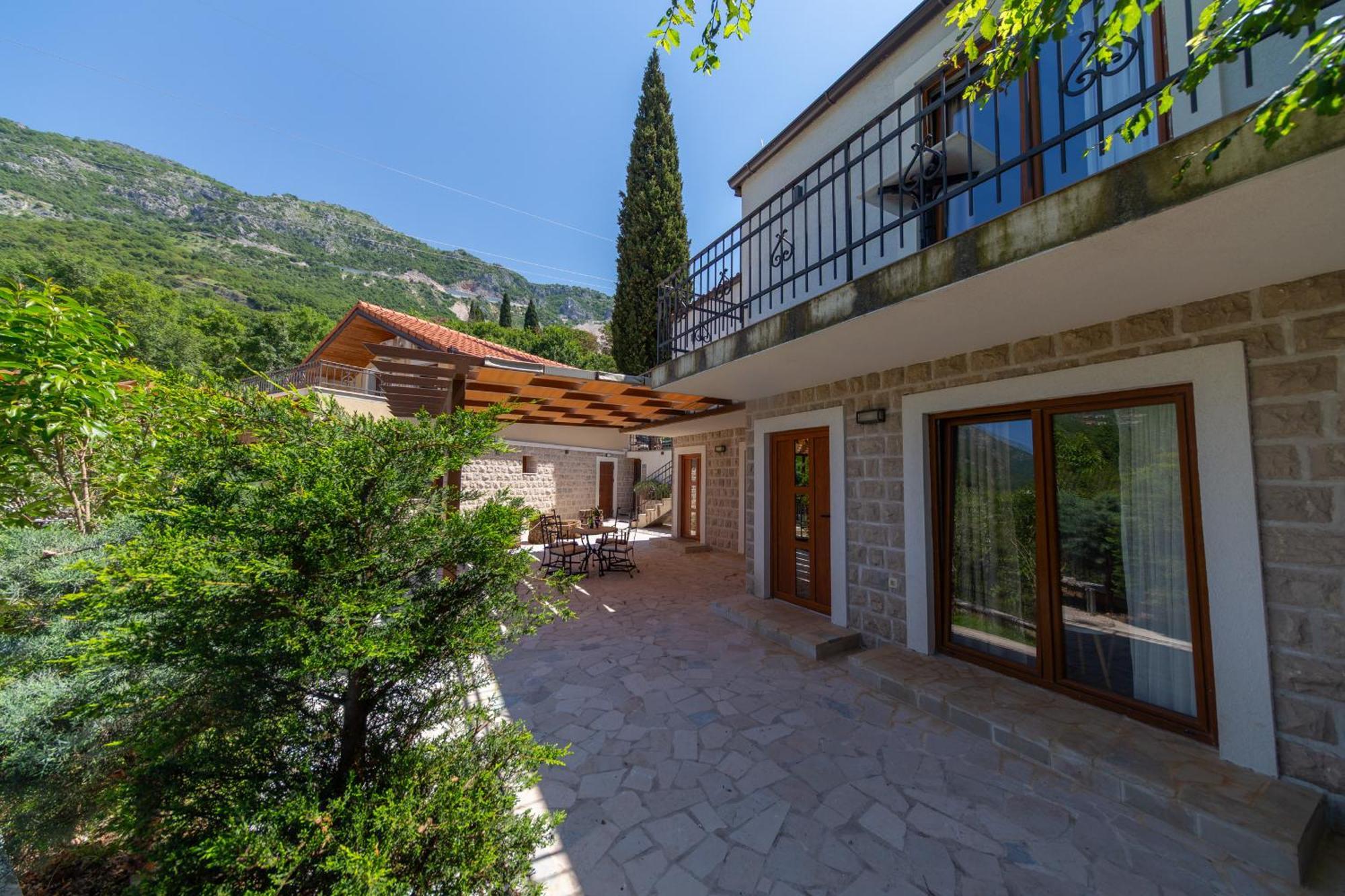 Sunset & Sunrise Villas In Stanisici-Two Villas With Common Pool Budva Ngoại thất bức ảnh